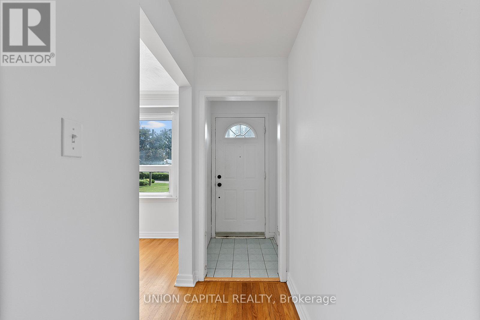 379 Tamarack Circle, Oakville, Ontario  L6K 2N1 - Photo 6 - W12279260