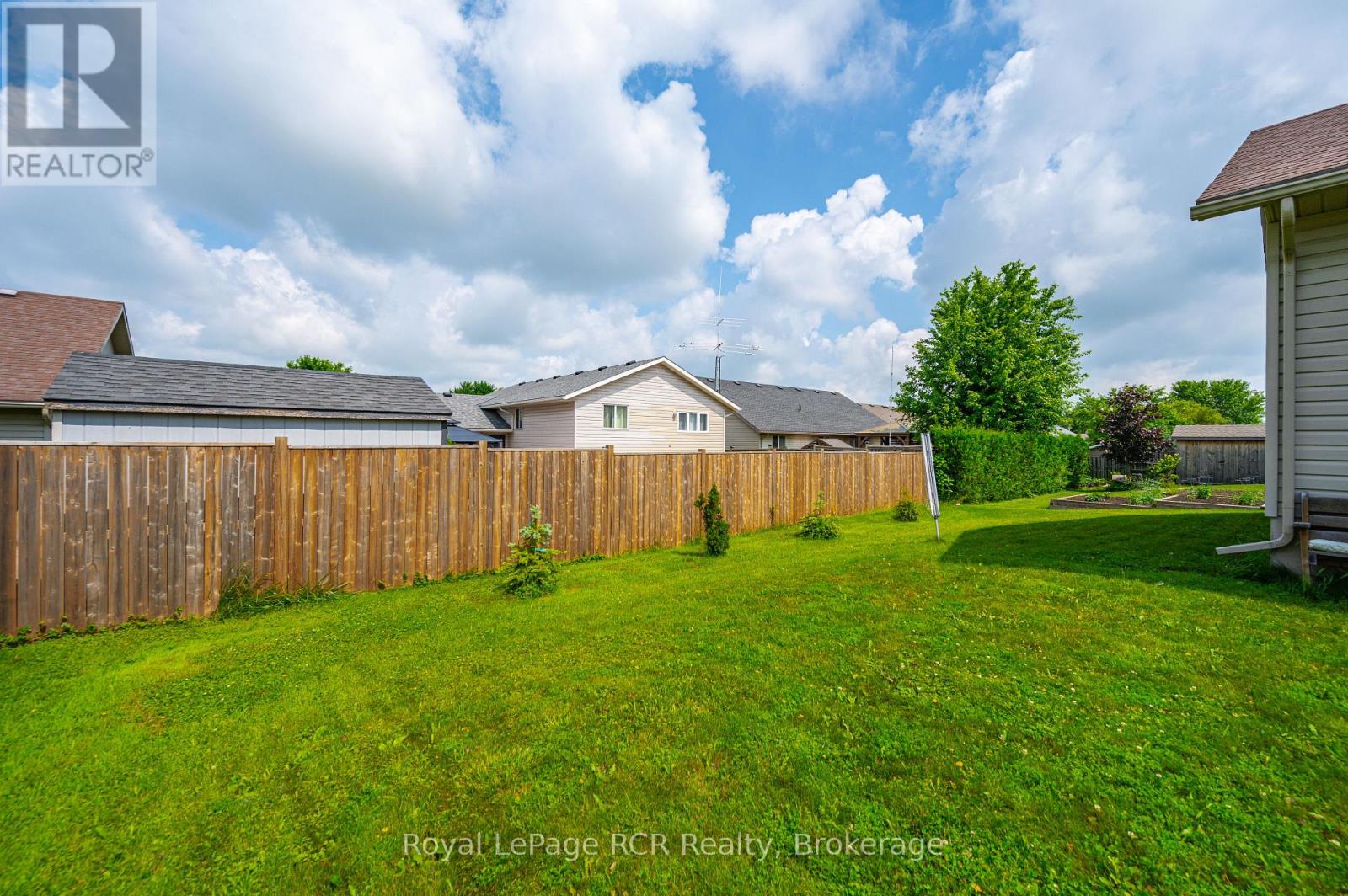 675 Albert Street, Wellington North, Ontario  N0G 2L2 - Photo 10 - X12071902