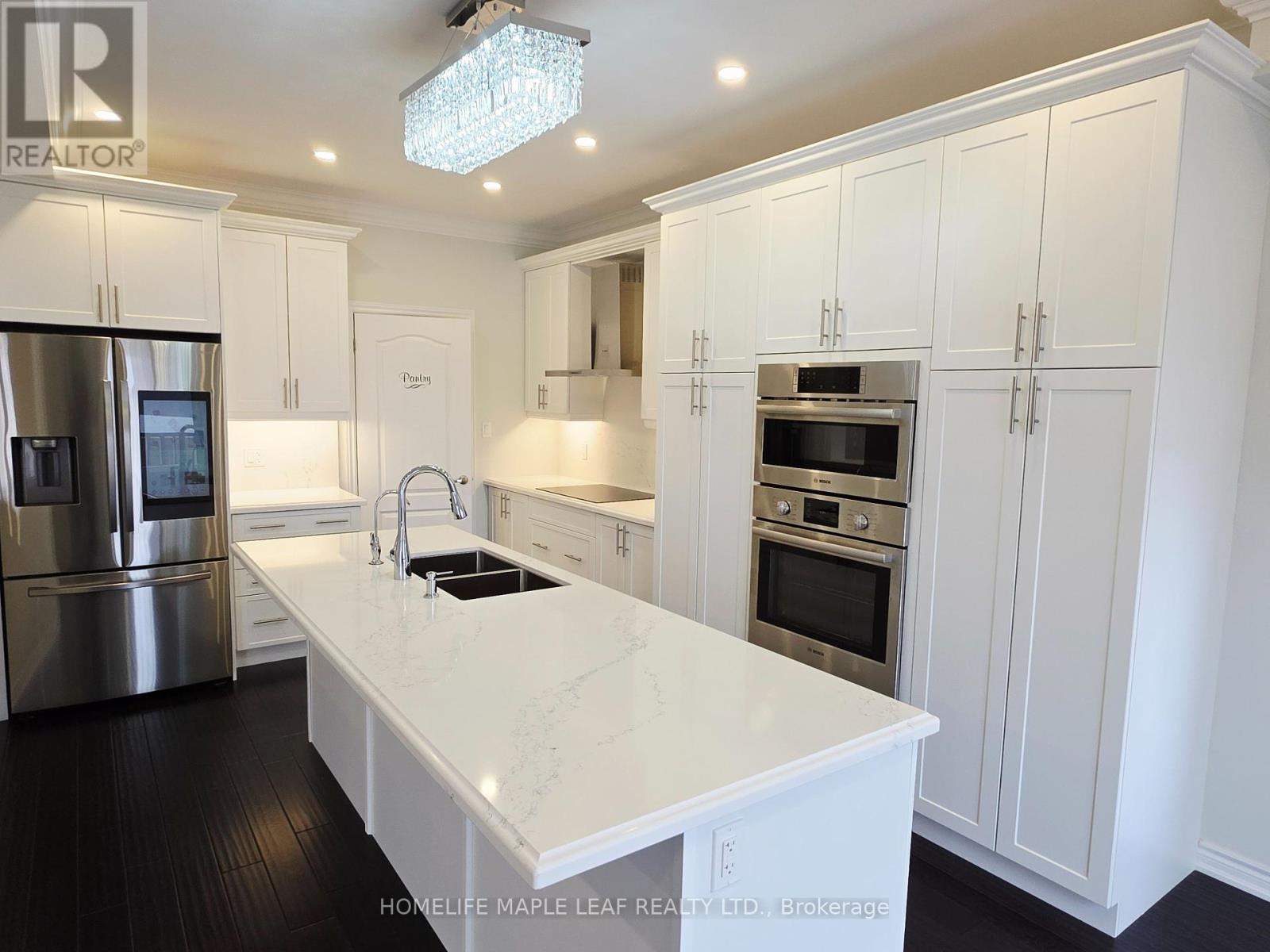 Property at 210 PALACE STREET image 2