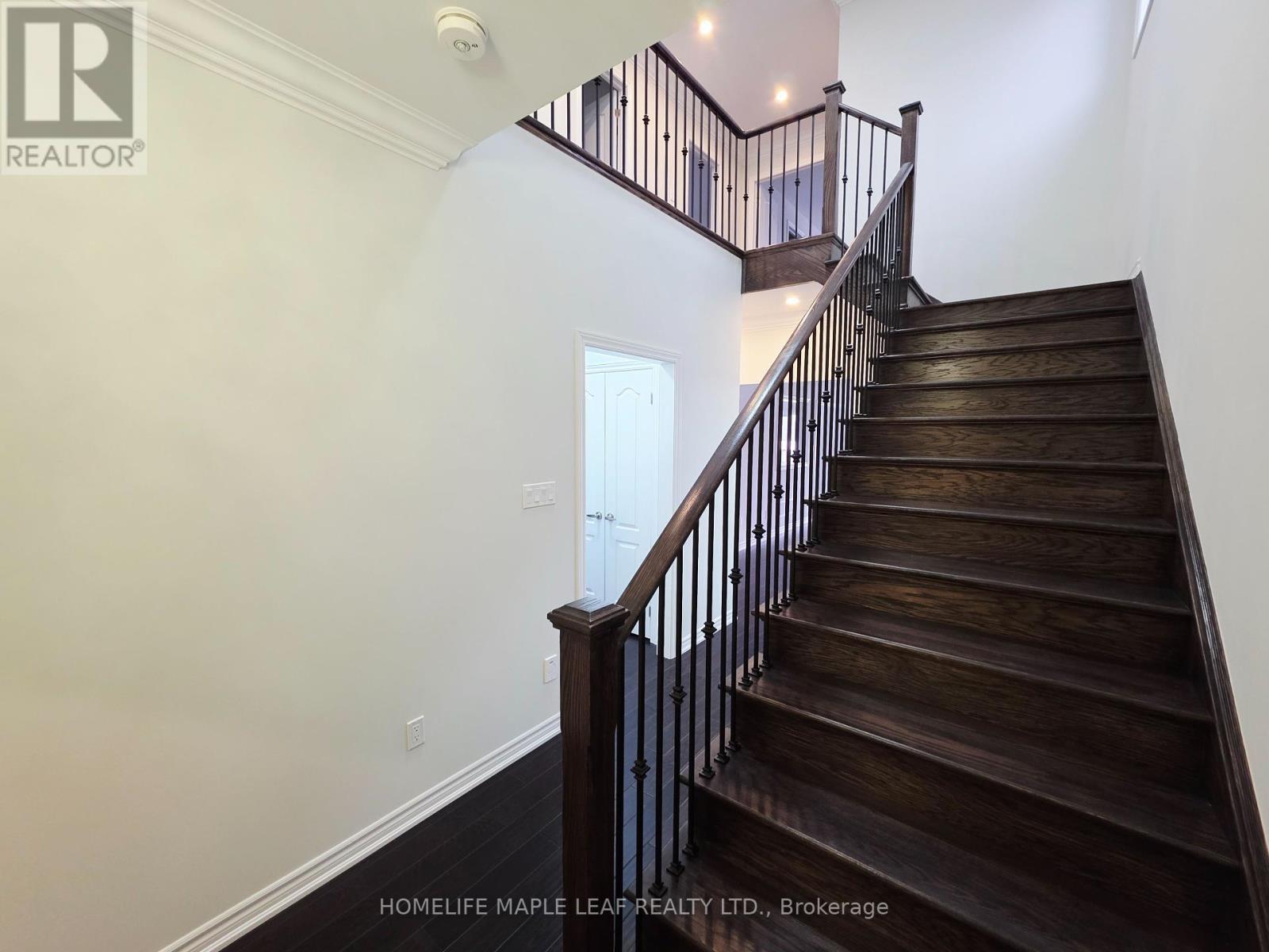 210 Palace Street, Thorold (Thorold Downtown), Ontario  L2V 3P4 - Photo 7 - X12279263