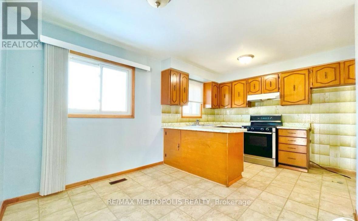 Upper - 3 Prairie Dunes Place, Vaughan, Ontario  L4K 2E4 - Photo 5 - N12279397