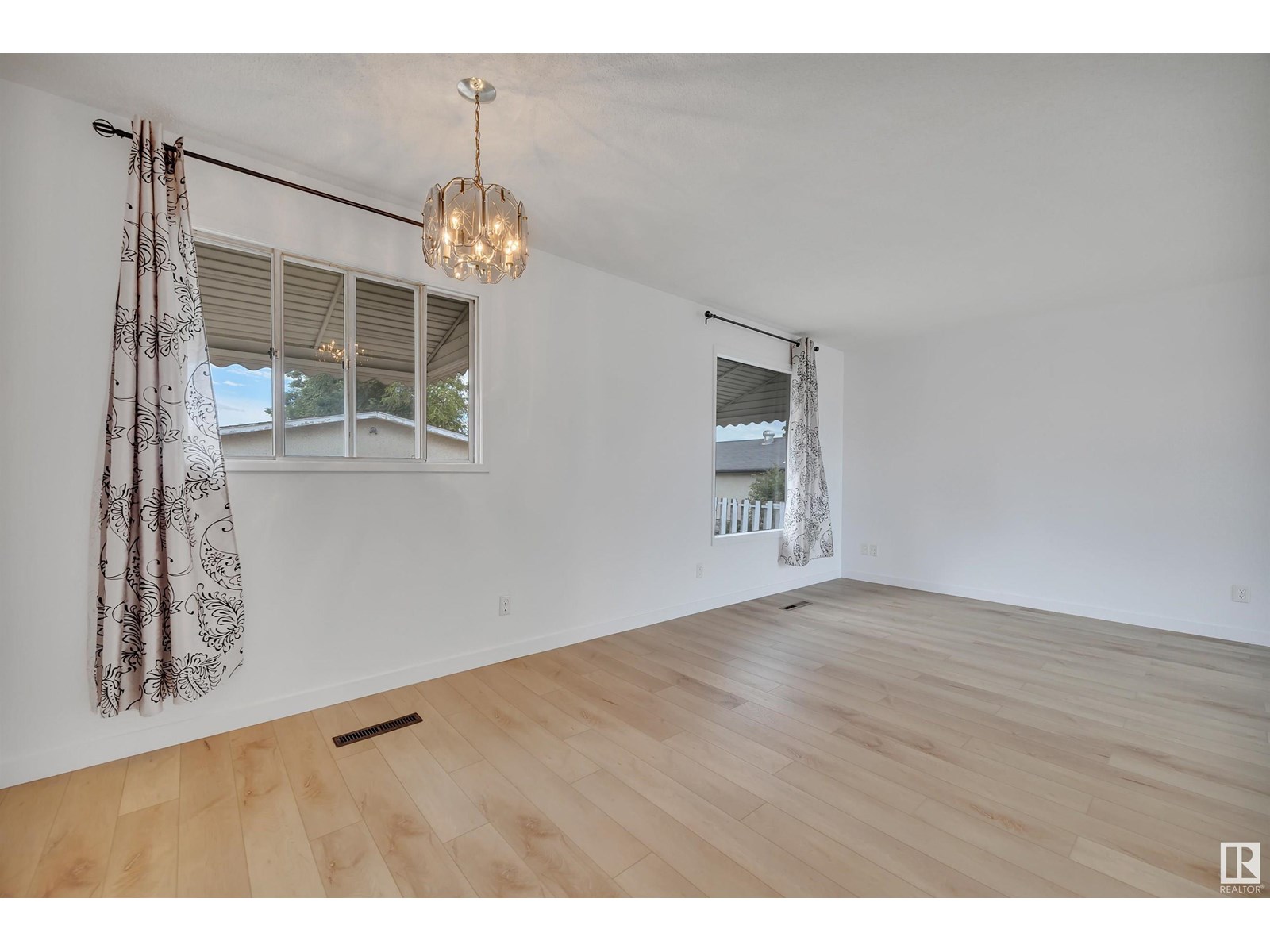 7203 138 Av Nw, Edmonton, Alberta  T5C 2L9 - Photo 5 - E4447272