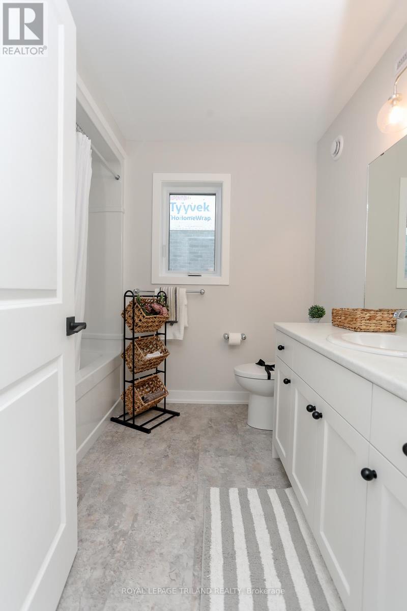 51 White Tail Path, Central Elgin, Ontario  N5R 0N7 - Photo 10 - X12279482