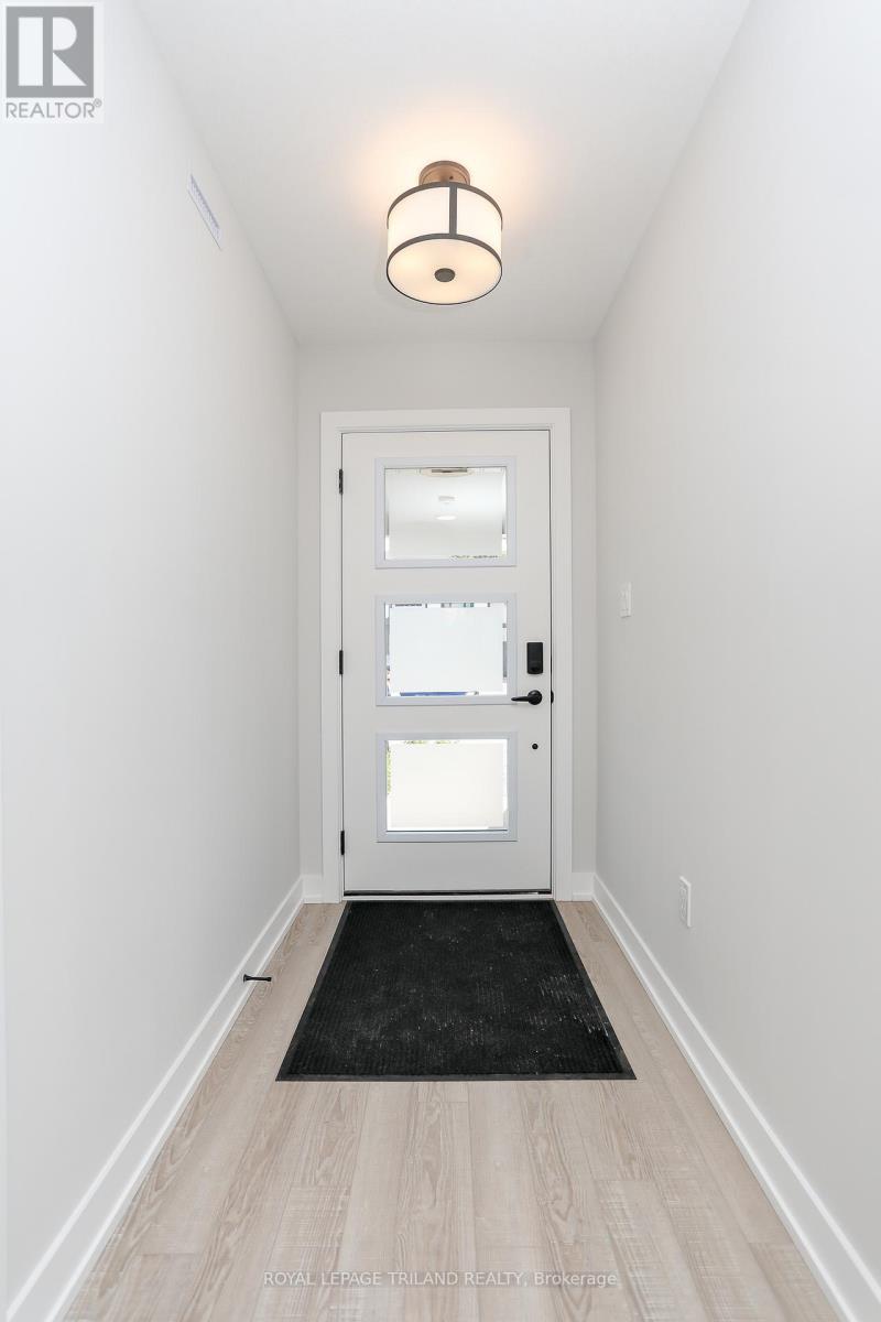 51 White Tail Path, Central Elgin, Ontario  N5R 0N7 - Photo 4 - X12279482