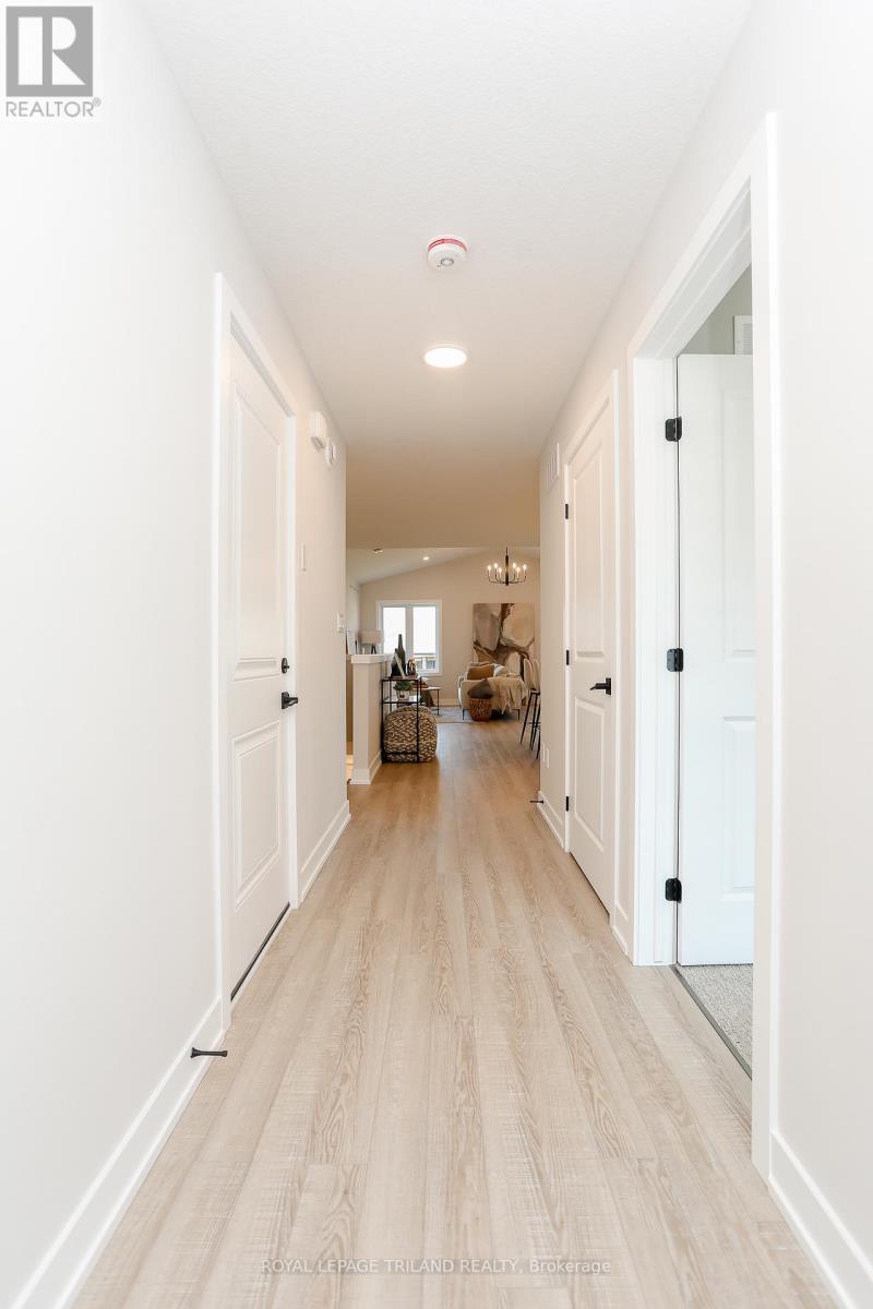 51 White Tail Path, Central Elgin, Ontario  N5R 0N7 - Photo 5 - X12279482