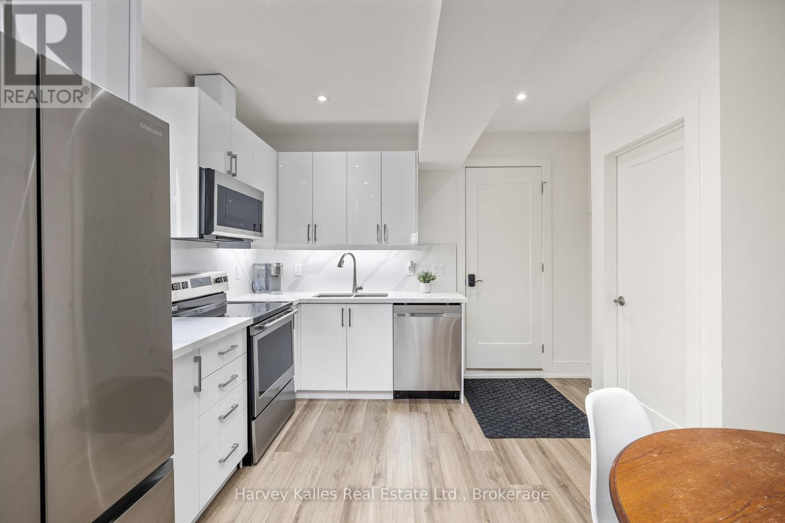 Unit C - 297 Seventh Street, Collingwood, Ontario  L9Y 2B2 - Photo 8 - S12231215