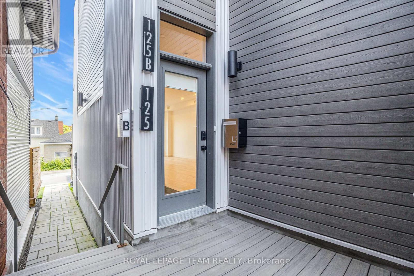 Property at 125 CARRUTHERS AVENUE image 3