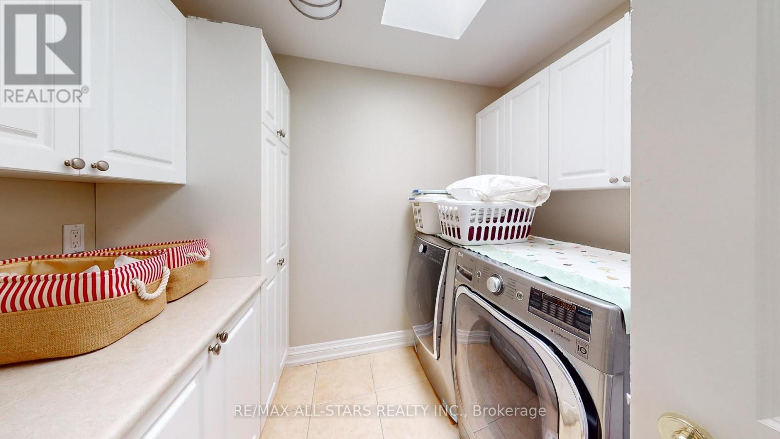 70 Richard Lovat Court, Vaughan (Kleinburg), Ontario  L0J 1C0 - Photo 38 - N12274801