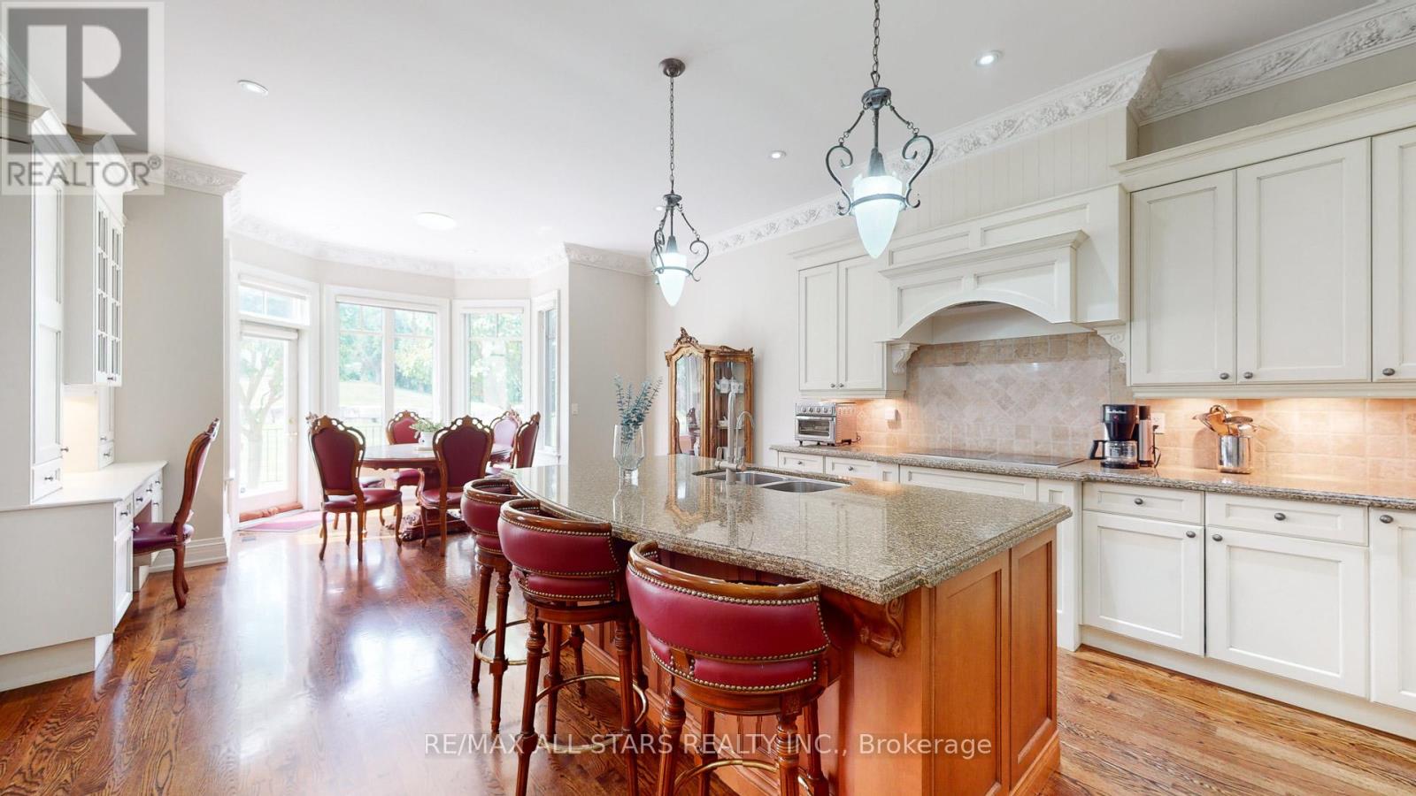 70 Richard Lovat Court, Vaughan (Kleinburg), Ontario  L0J 1C0 - Photo 24 - N12274801