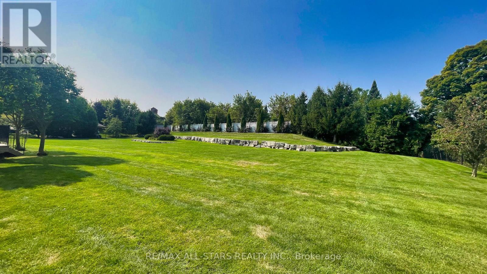 70 Richard Lovat Court, Vaughan (Kleinburg), Ontario  L0J 1C0 - Photo 7 - N12274801