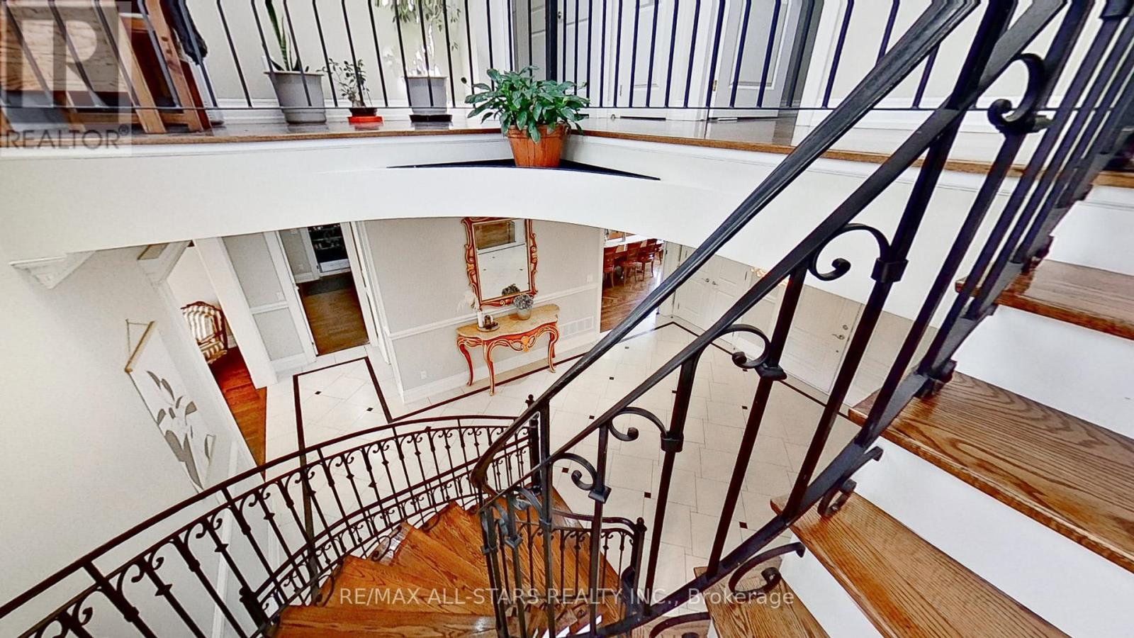 70 Richard Lovat Court, Vaughan (Kleinburg), Ontario  L0J 1C0 - Photo 15 - N12274801