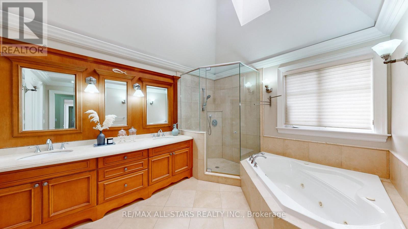 70 Richard Lovat Court, Vaughan (Kleinburg), Ontario  L0J 1C0 - Photo 37 - N12274801