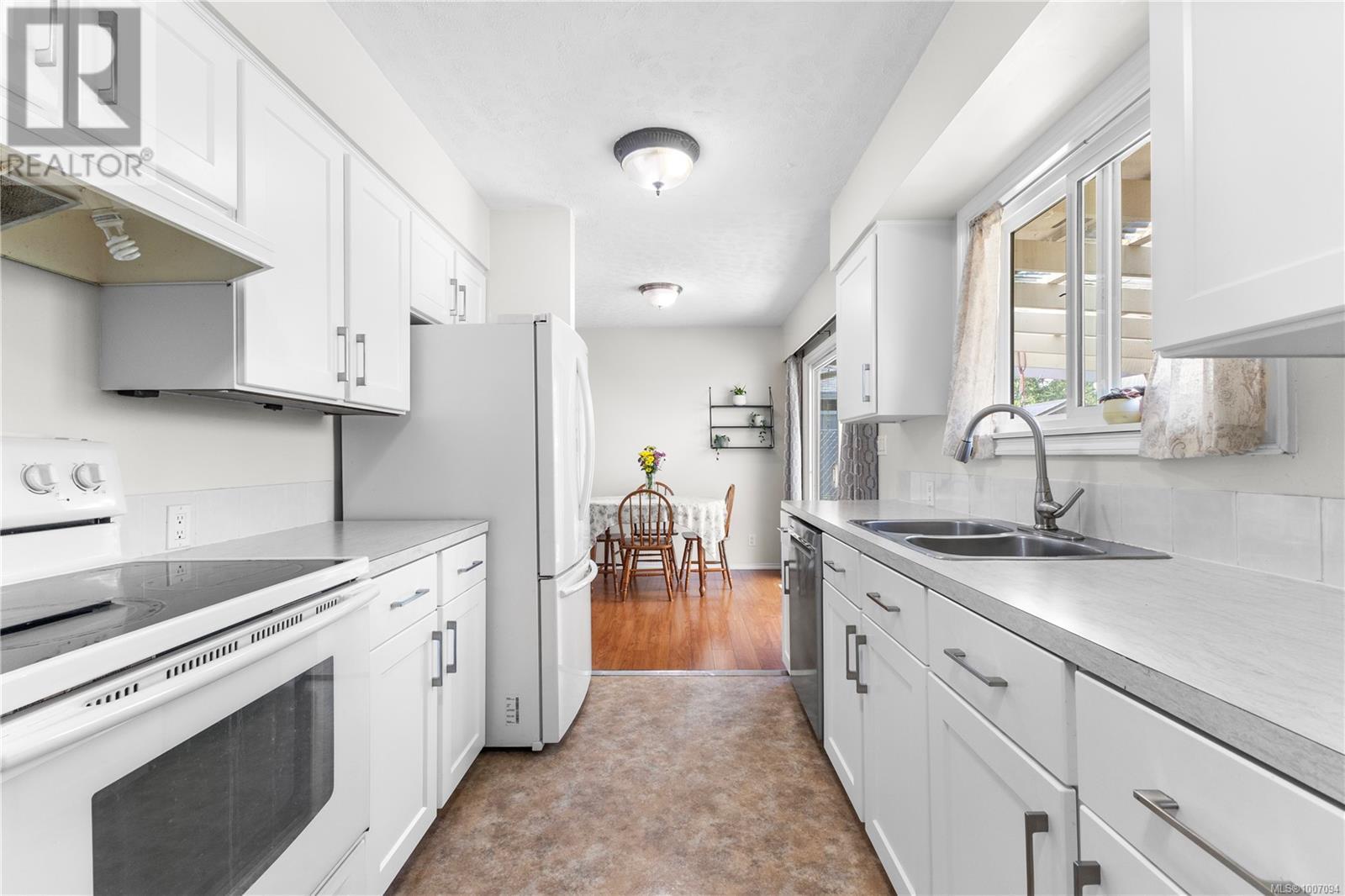 Property at 718 Ralph Hutton Dr image 5