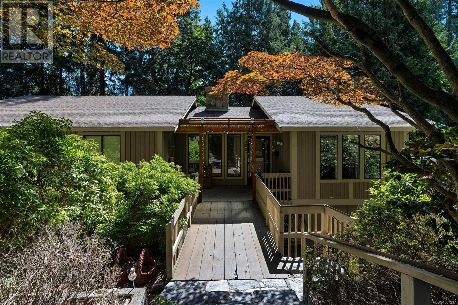 Property at 4687 Lochwood Cres image 1