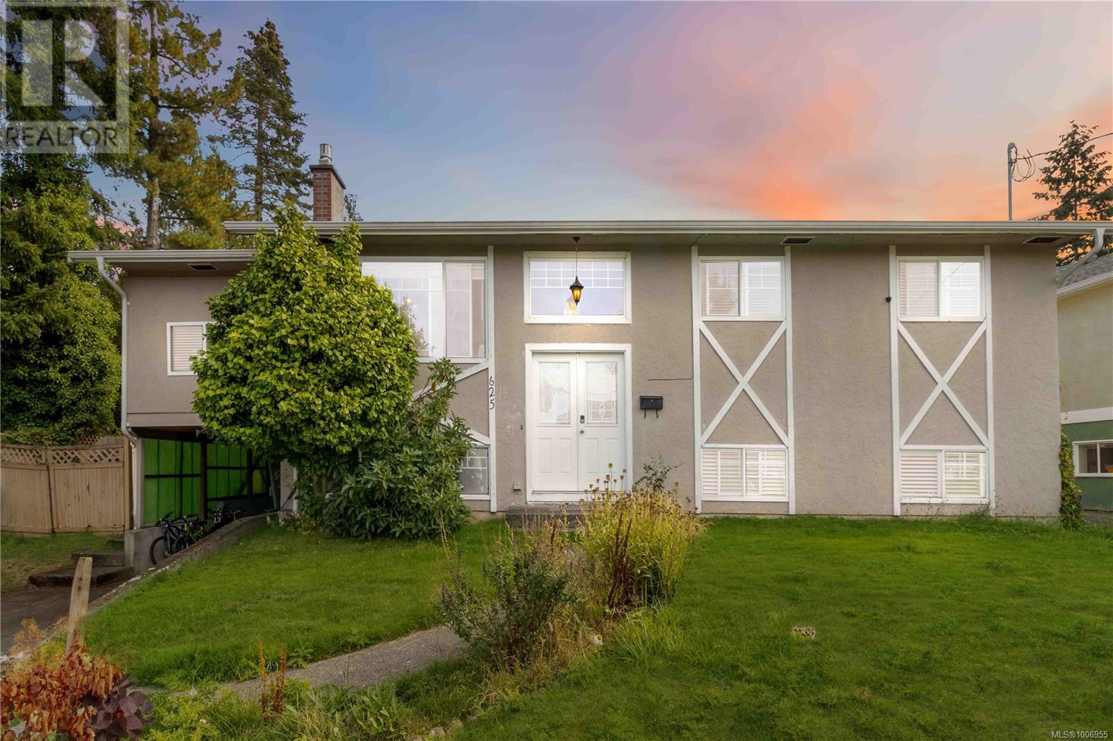 Property at 625 Baker St image 2