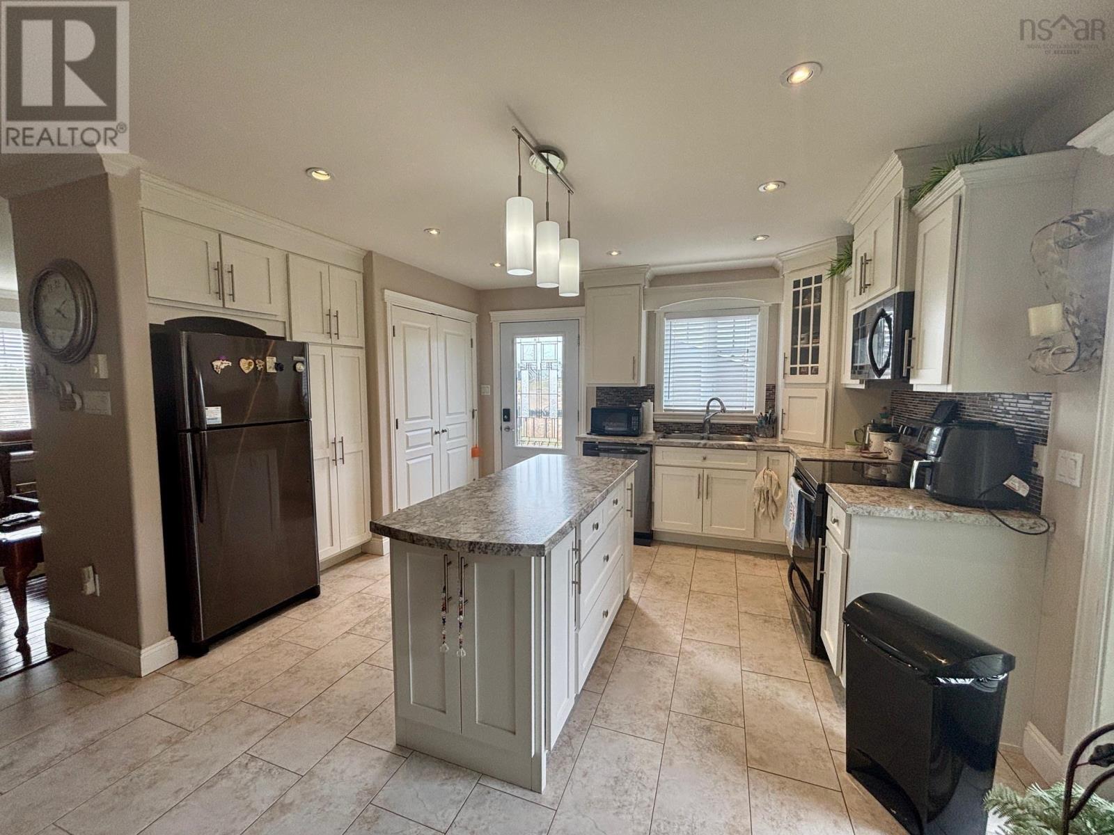 87 Maplewood Drive, Glace Bay, Nova Scotia  B1A 0B3 - Photo 11 - 202512470