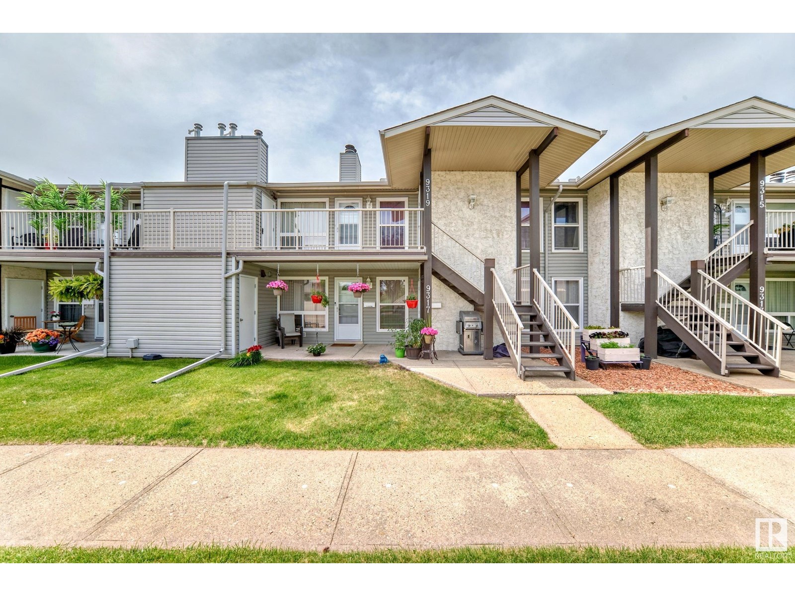 Property at 9319 172 ST NW image 1