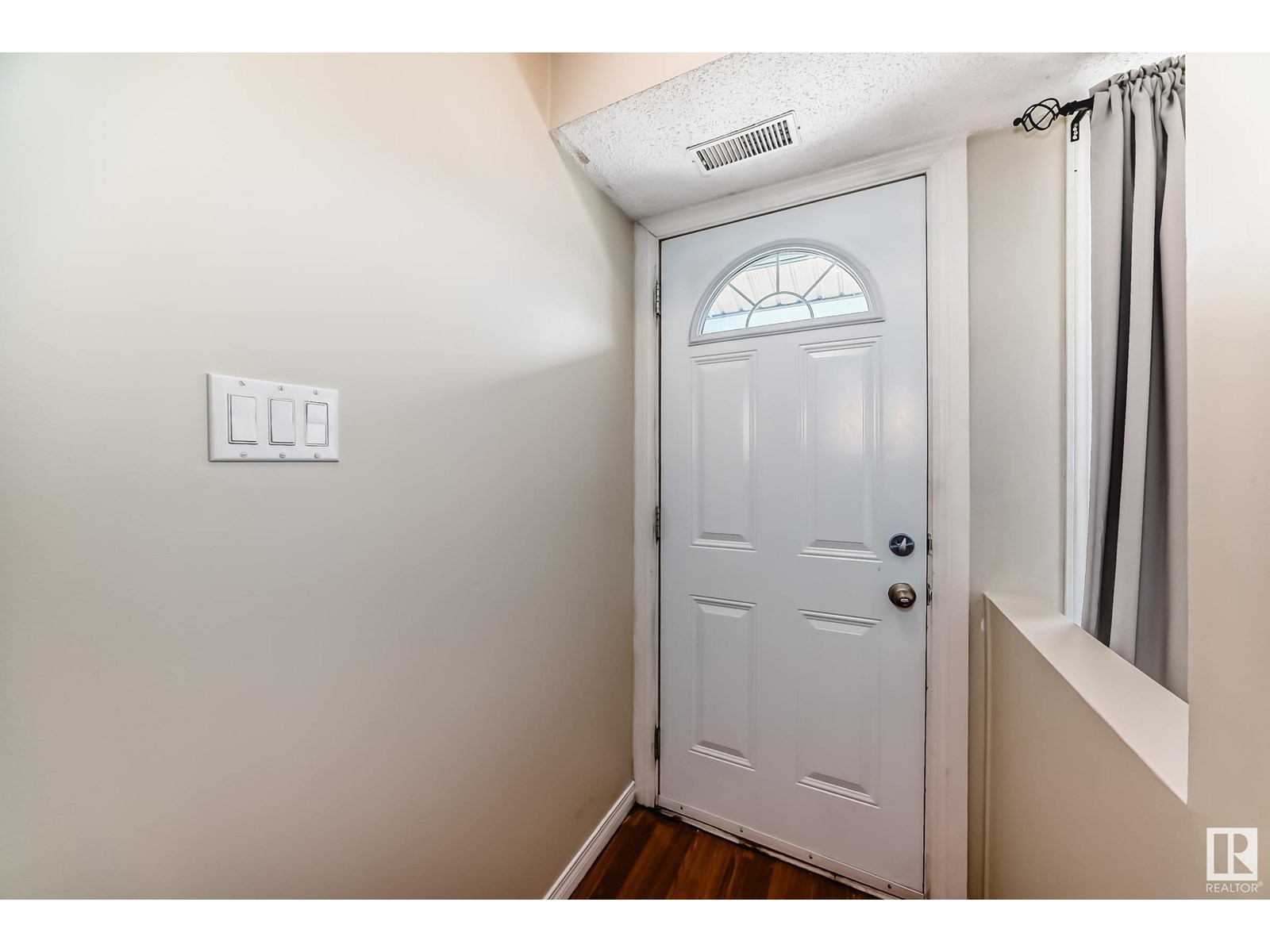 Property at 9319 172 ST NW image 5