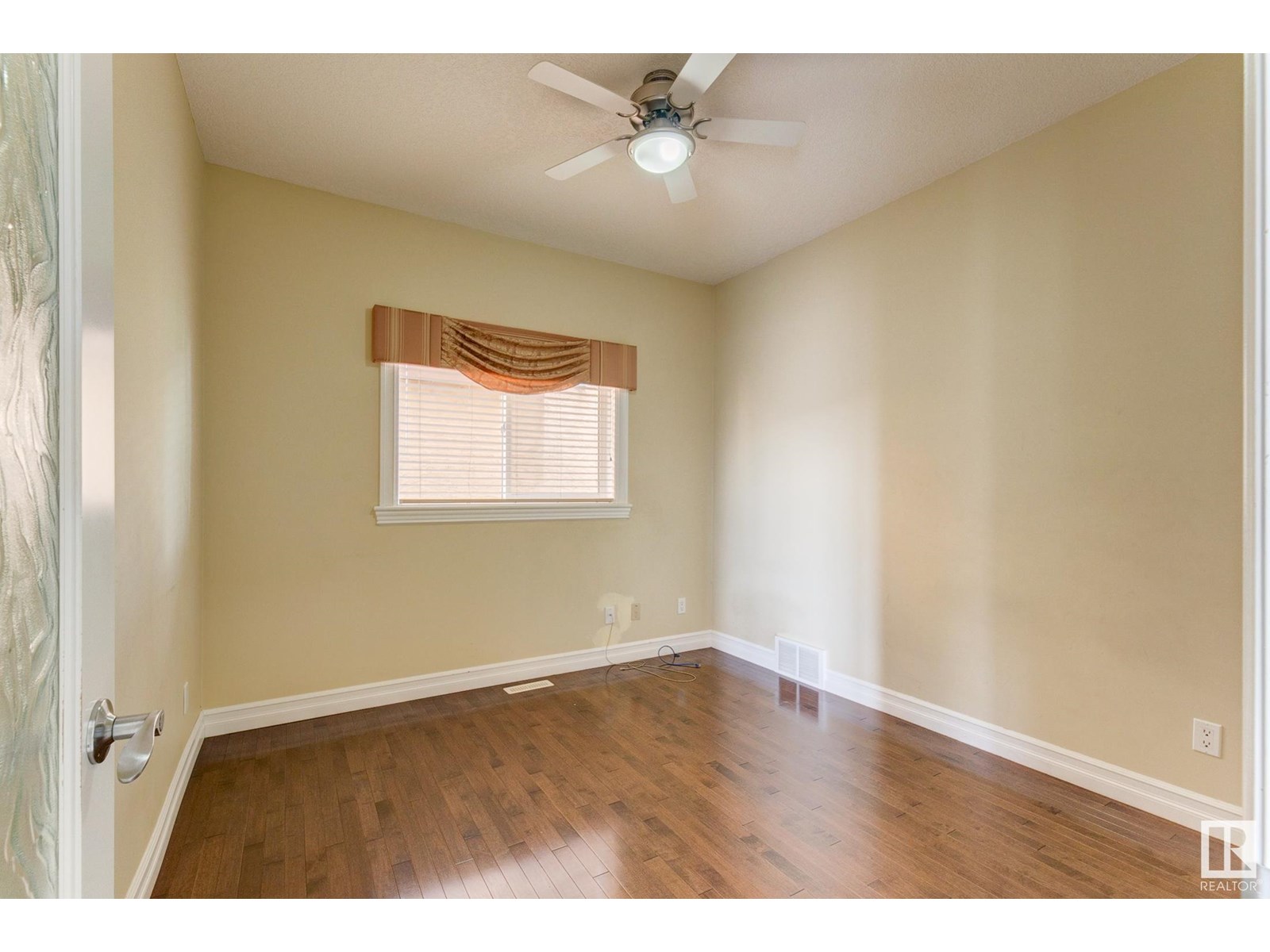 Property at 3621 28A ST NW image 3