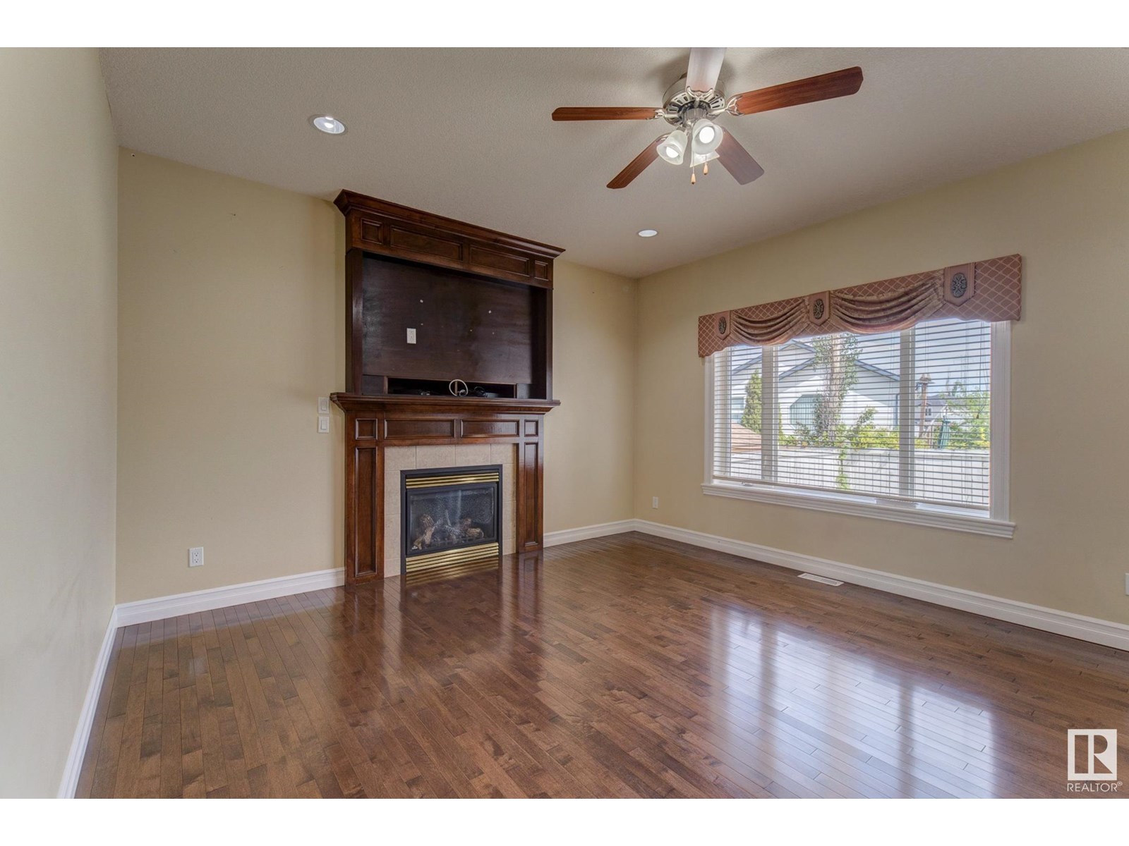 Property at 3621 28A ST NW image 4