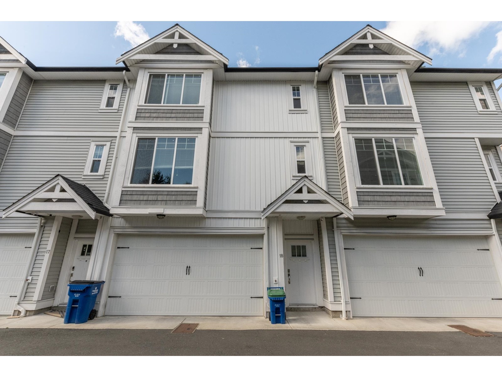 Property at 18 2832 CLEARBROOK ROAD image 1