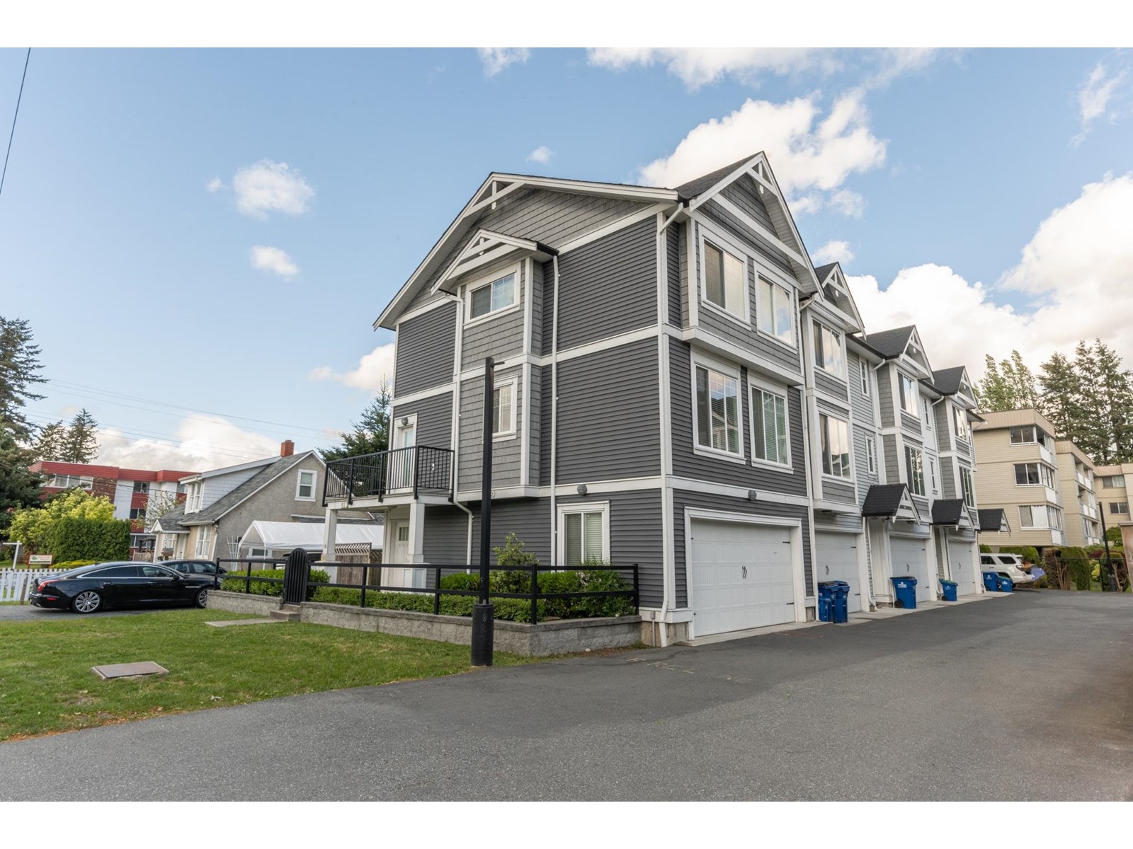 Property at 18 2832 CLEARBROOK ROAD image 3