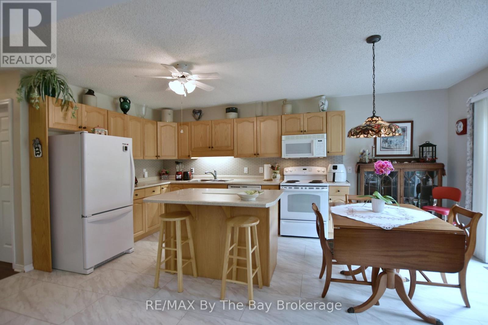27 Pennsylvania Avenue, Wasaga Beach, Ontario  L9Z 3A8 - Photo 12 - S12274404