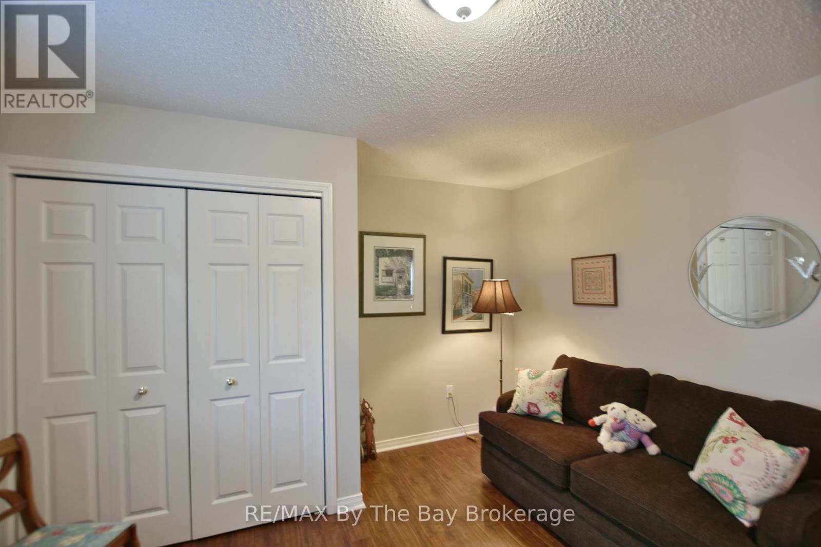 27 Pennsylvania Avenue, Wasaga Beach, Ontario  L9Z 3A8 - Photo 16 - S12274404