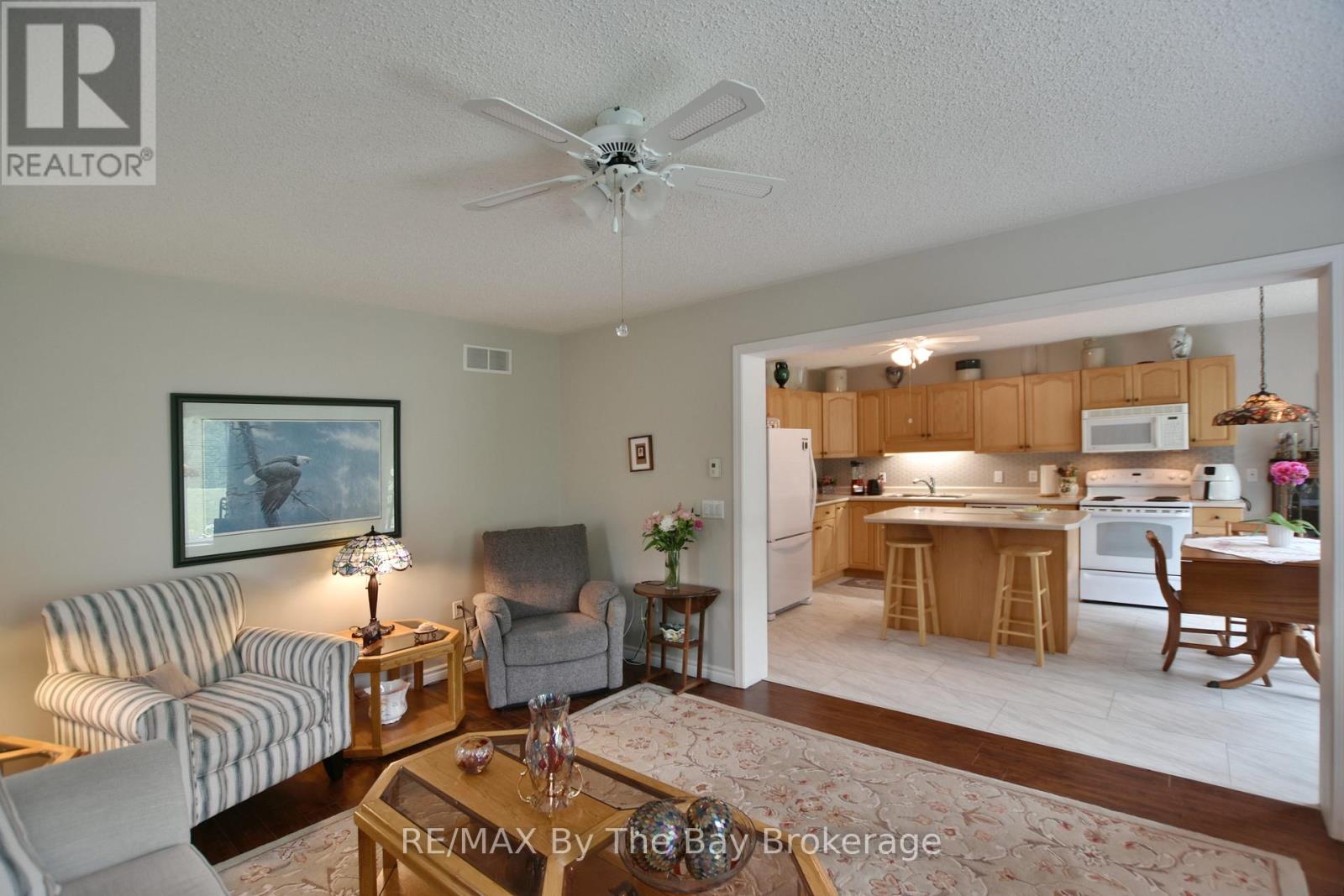 27 Pennsylvania Avenue, Wasaga Beach, Ontario  L9Z 3A8 - Photo 7 - S12274404