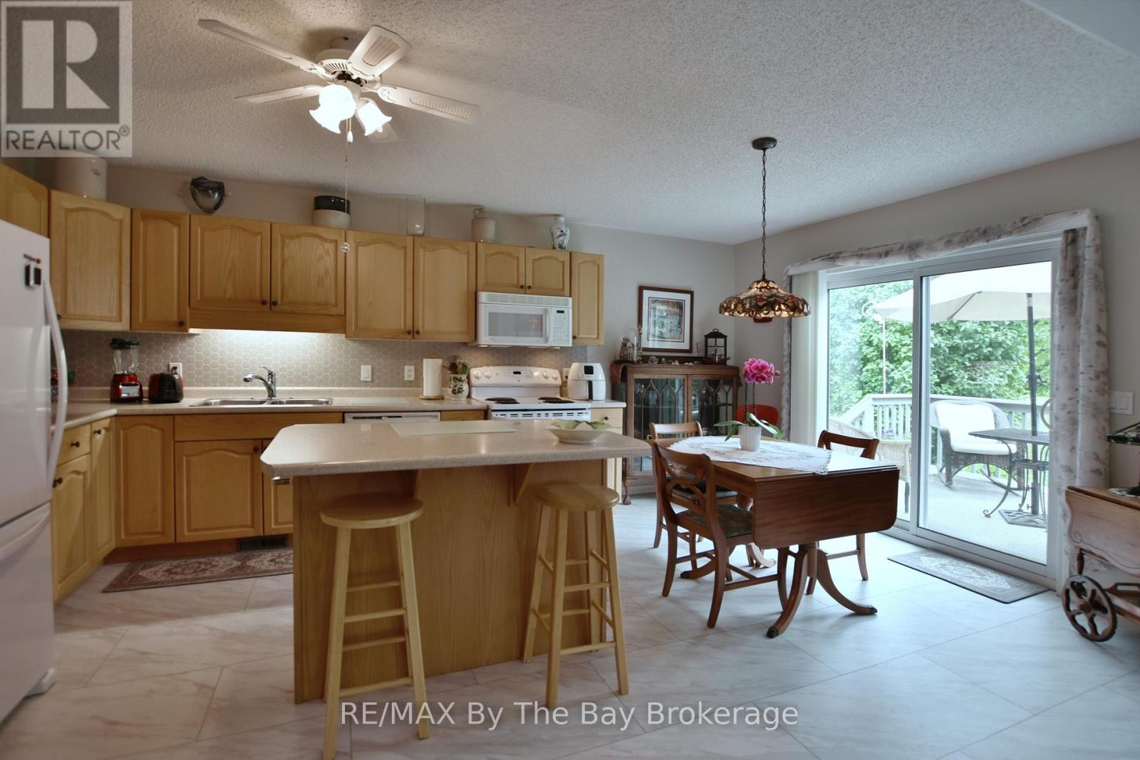 27 Pennsylvania Avenue, Wasaga Beach, Ontario  L9Z 3A8 - Photo 9 - S12274404