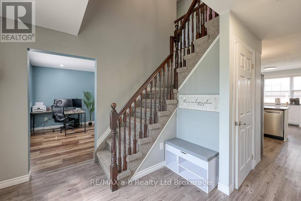 Photo 5 of 48 for 346 Riverview Drive