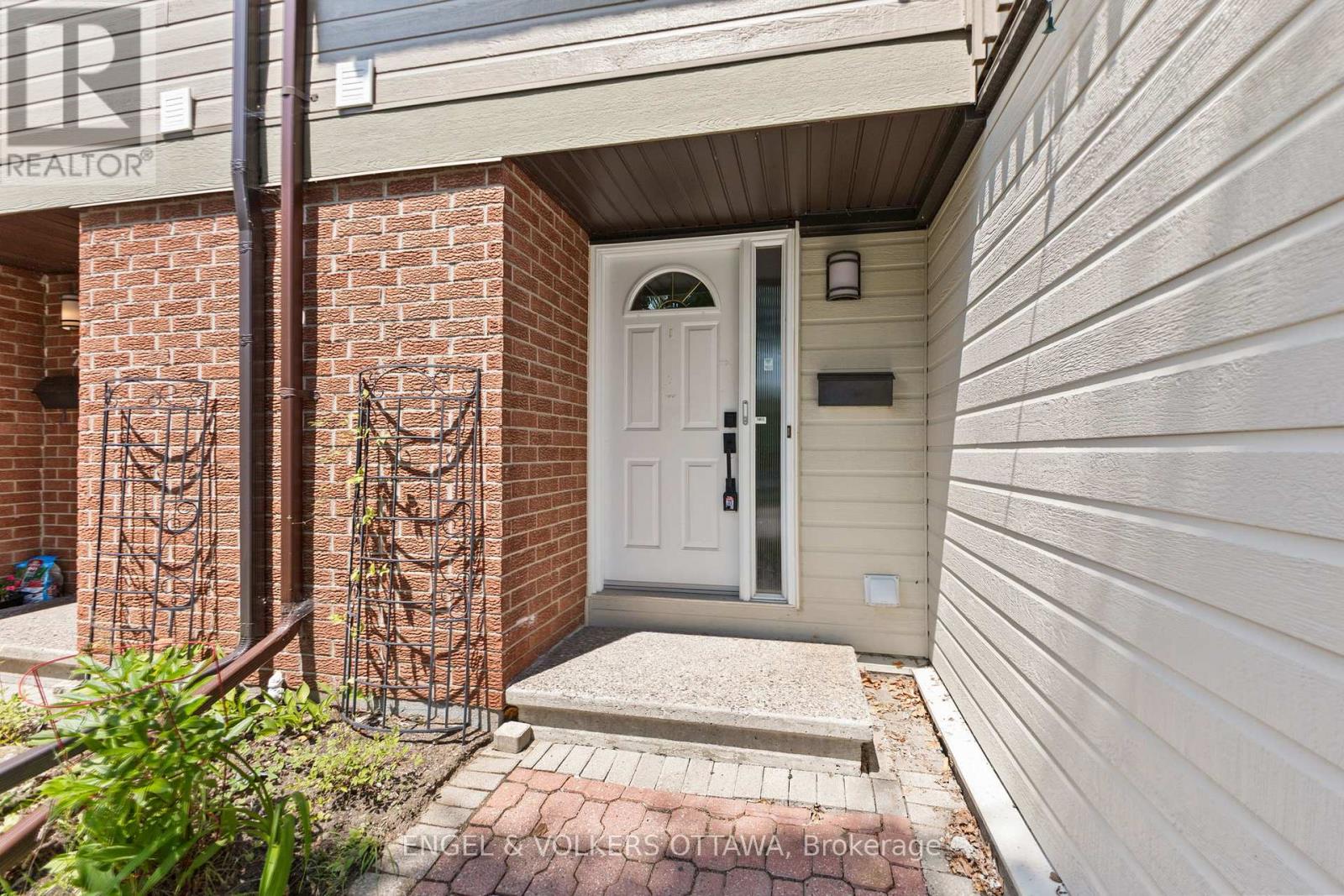 Property at 3 - 3205 UPLANDS DRIVE image 2
