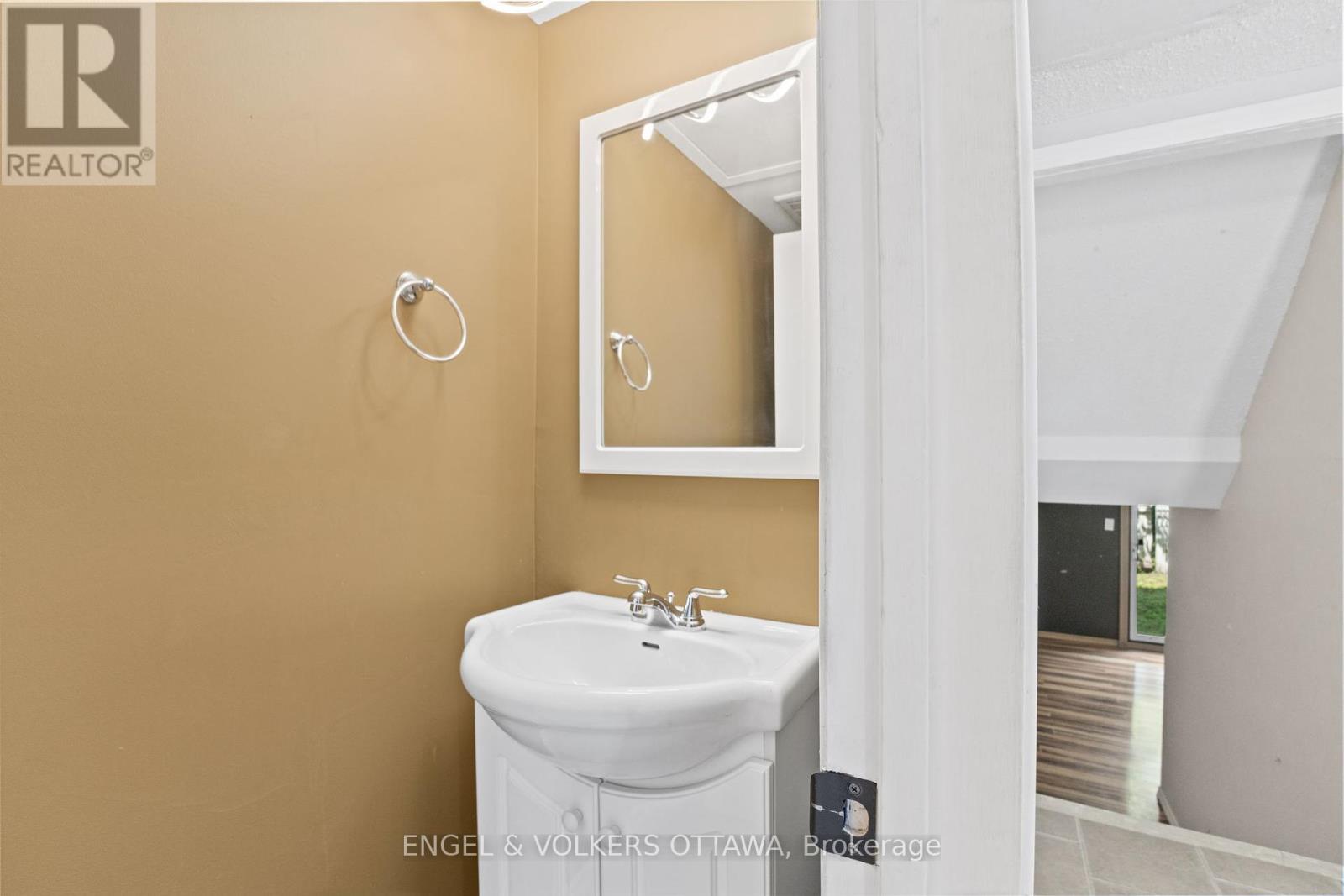 Property at 3 - 3205 UPLANDS DRIVE image 4