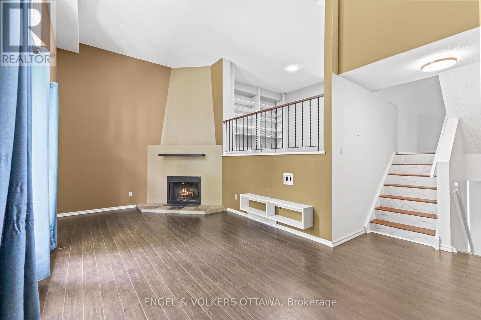 Property at 3 - 3205 UPLANDS DRIVE image 5