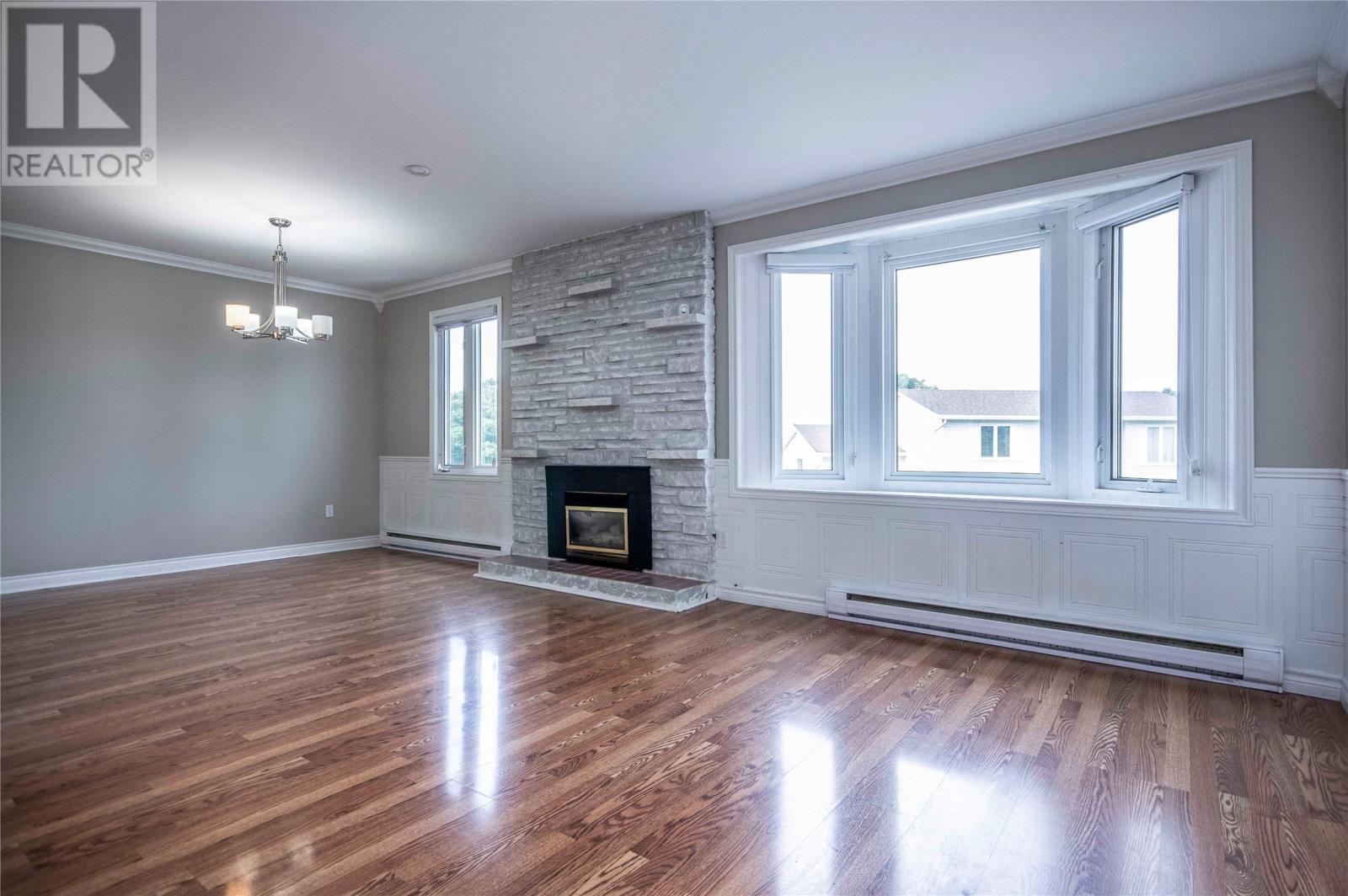 Property at 12 Hounsell Avenue image 4