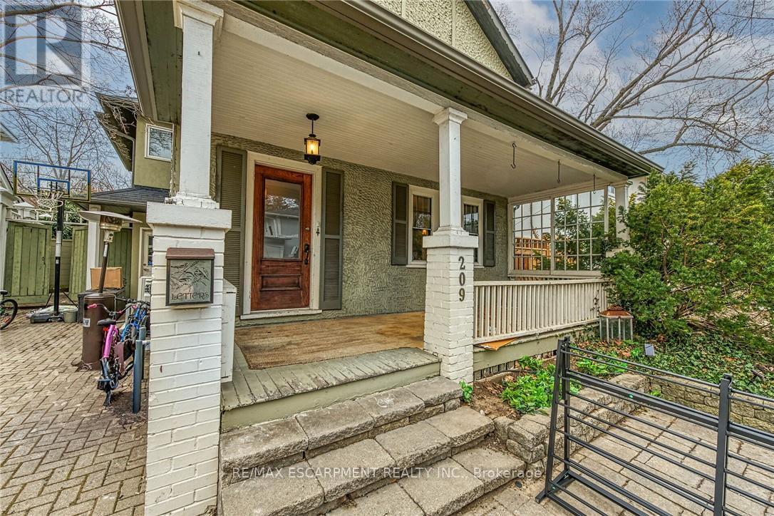 Property at 209 ALLAN STREET image 4