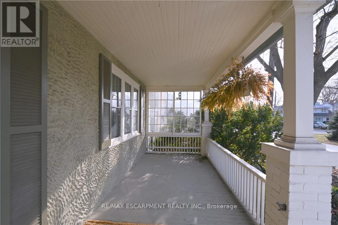 Property at 209 ALLAN STREET image 5