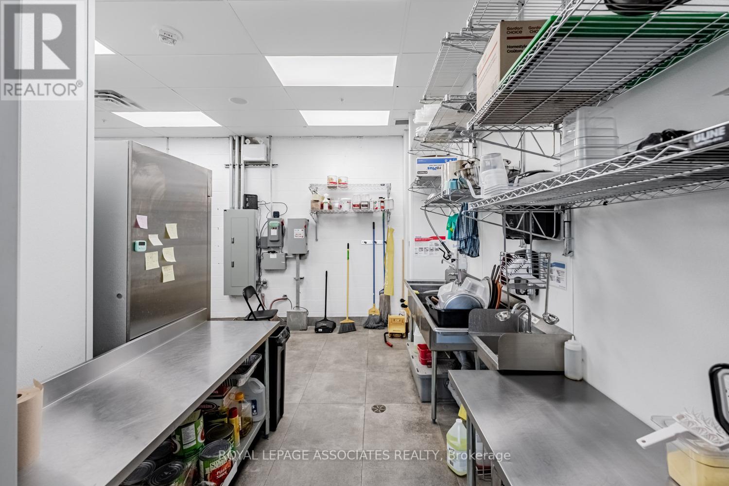 B - 205 Queen Street E, Brampton (Queen Street Corridor), Ontario  L6W 0C8 - Photo 6 - W12279587