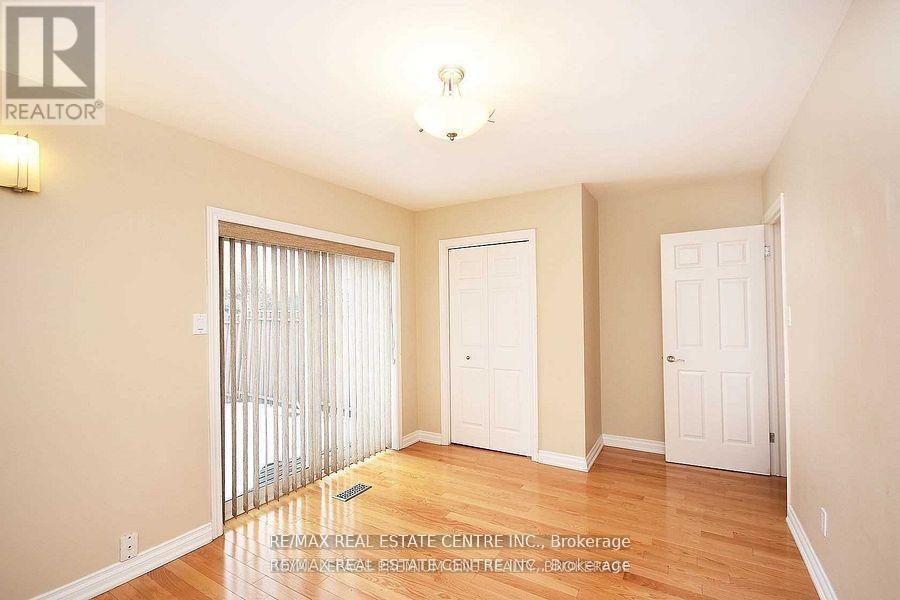Lower - 3385 Ellengale Drive, Mississauga, Ontario  L5C 1Z5 - Photo 5 - W12279588