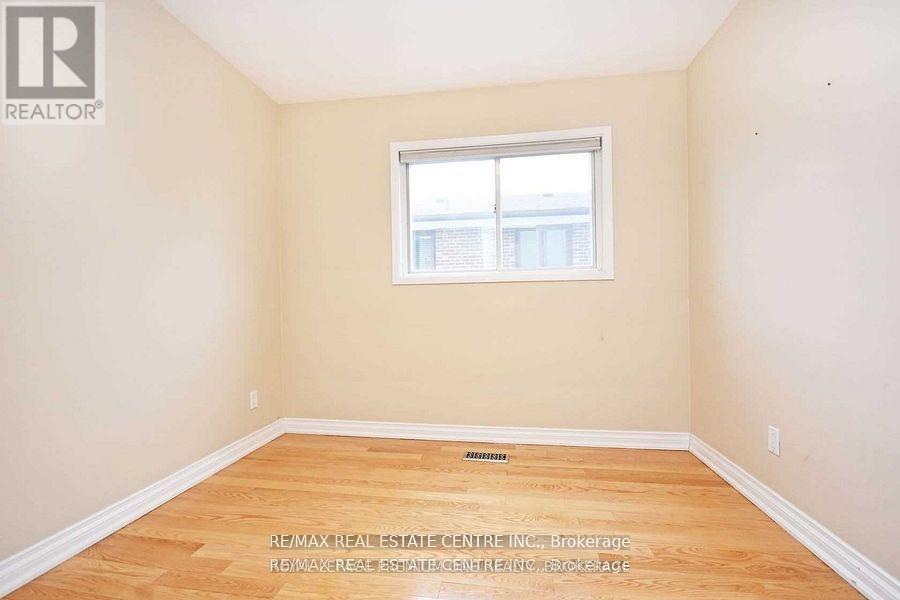 Lower - 3385 Ellengale Drive, Mississauga, Ontario  L5C 1Z5 - Photo 7 - W12279588
