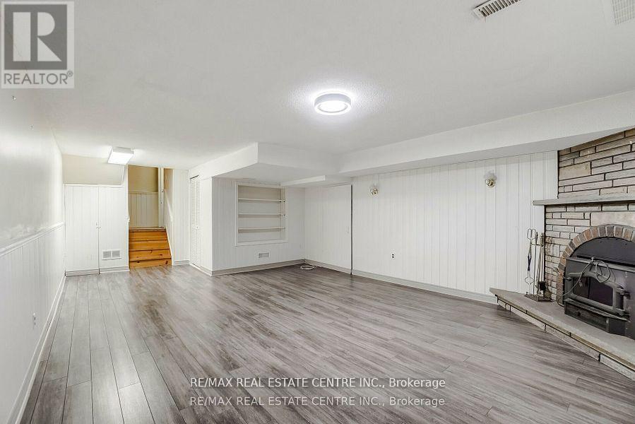 Lower - 3385 Ellengale Drive, Mississauga, Ontario  L5C 1Z5 - Photo 8 - W12279588