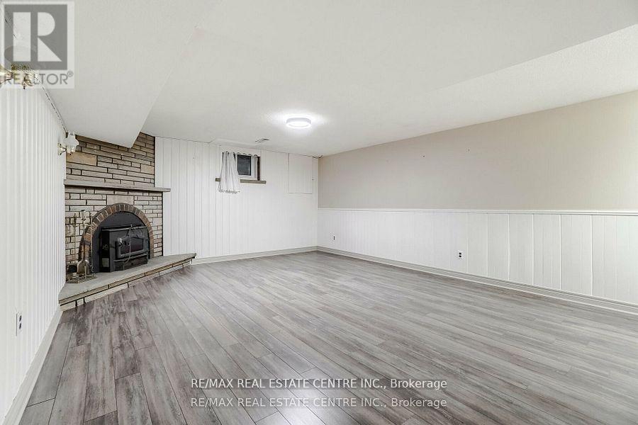 Lower - 3385 Ellengale Drive, Mississauga, Ontario  L5C 1Z5 - Photo 9 - W12279588