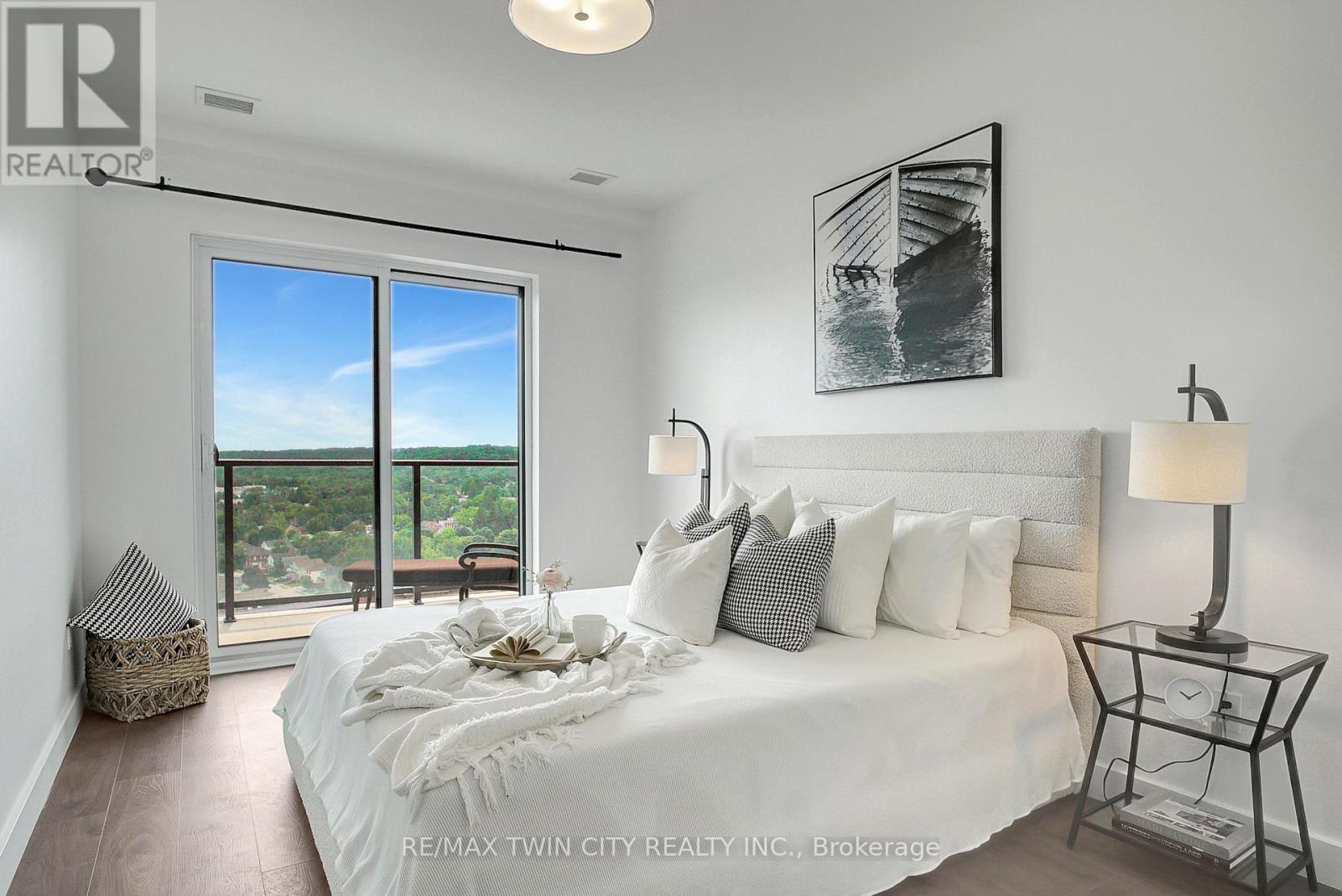 Property at 1712 - 50 GRAND AVENUE S image 5