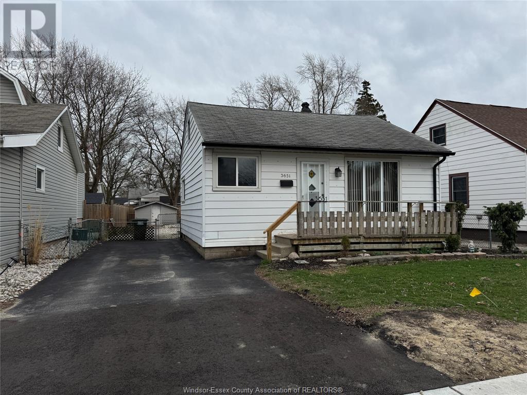 MLS# 25017684: 3651 BARRYMORE LANE, Windsor, Canada