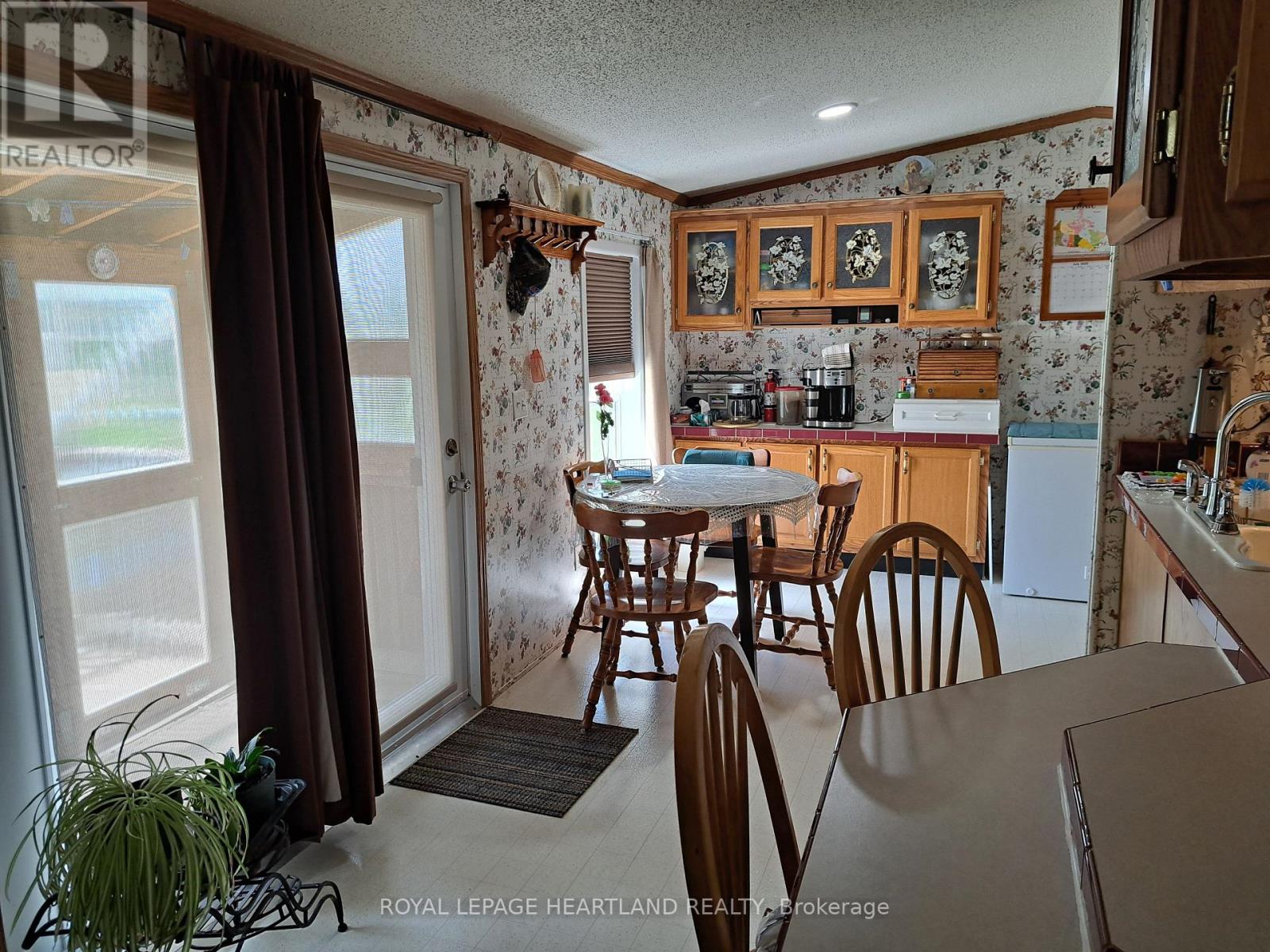 8 - 39461 Dashwood Road, South Huron, Ontario  N0M 1W0 - Photo 6 - X12279694