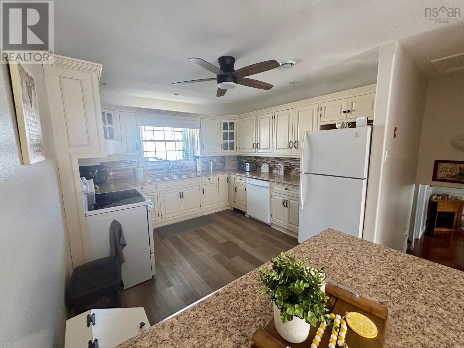 306 Irish Brook Road, New Waterford, Nova Scotia  B1H 3C4 - Photo 11 - 202514849