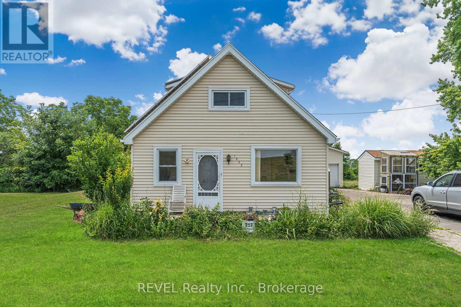 Property at 1032 ELM STREET image 1