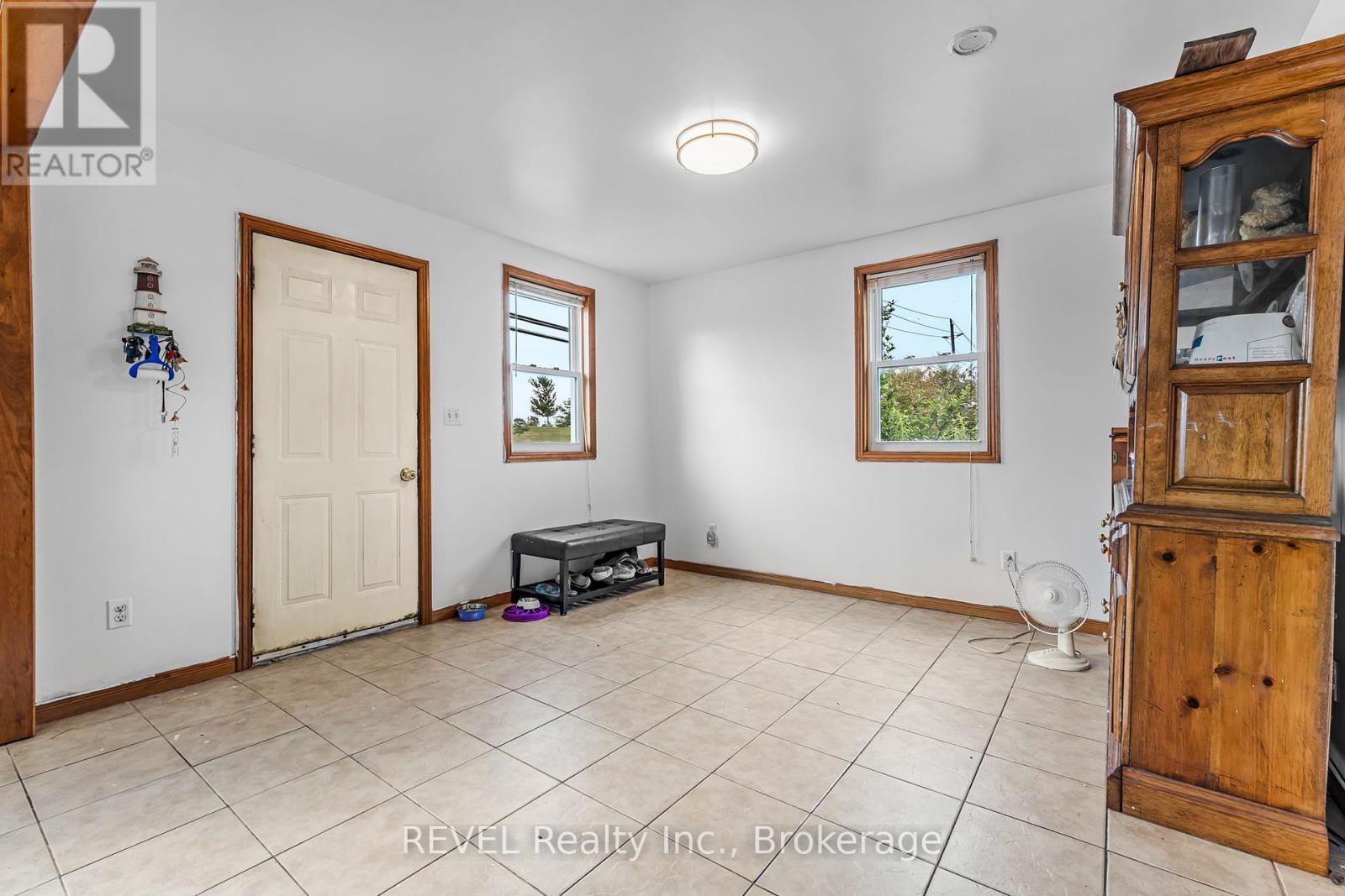 Property at 1032 ELM STREET image 4