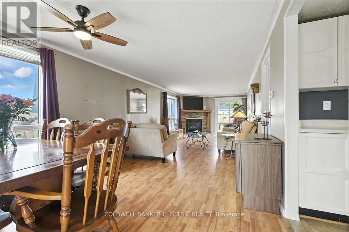 Property at 18 LOYALIST COURT image 3