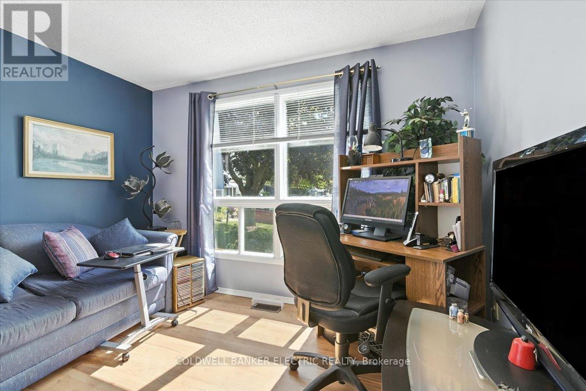 Property at 18 LOYALIST COURT image 4